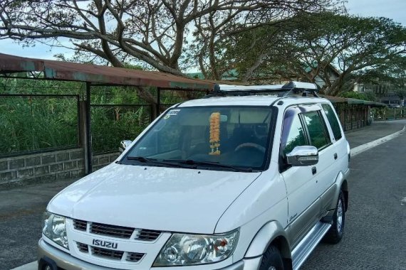 White Isuzu Crosswind 2008 for sale in Silang
