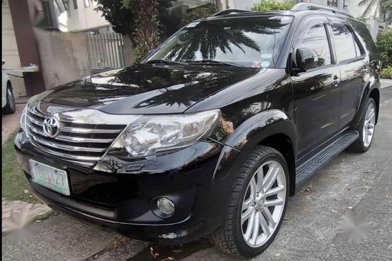 Sell Black 2010 Toyota Fortuner in Quezon City