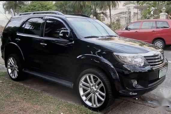Sell Black 2010 Toyota Fortuner in Quezon City
