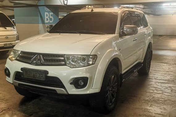 Pearl White Mitsubishi Montero Sports 2010 for sale in Makati 