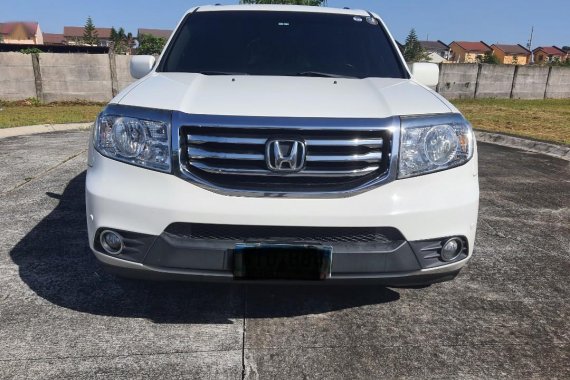 Selling White Honda Pilot 2013 in Malolos