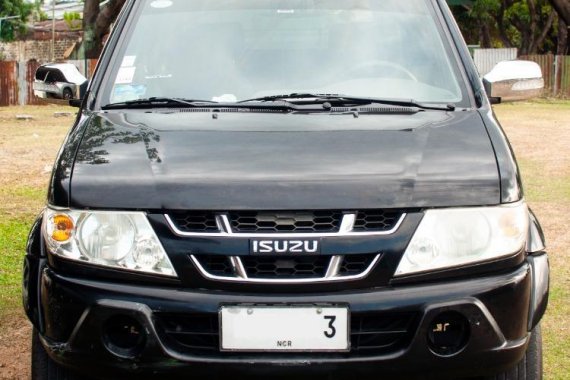 Black Isuzu Crosswind 2005 for sale in Quezon