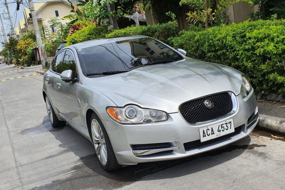 Selling Silver Jaguar XF 2014 in Manila