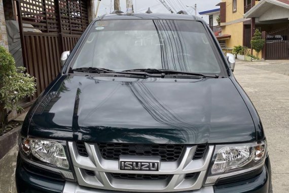 Selling Black Isuzu Crosswind 2017 in Davao