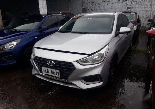 Selling Silver Hyundai Accent 2015 in Makati