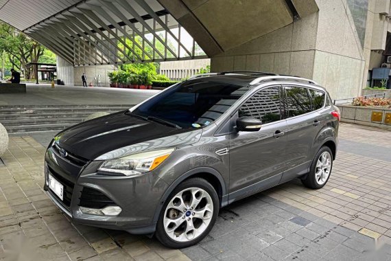 Selling Grey Ford Escape 2016 in Makati