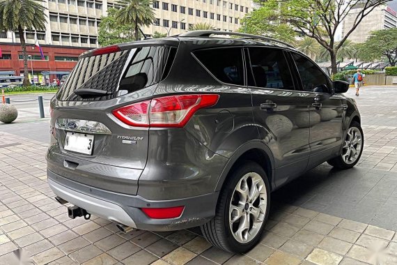 Selling Grey Ford Escape 2016 in Makati