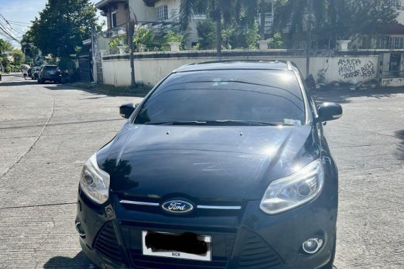 Selling Black Ford Focus 2014 in Makati