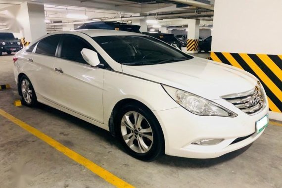 Pearl White Hyundai Sonata 2011 for sale in Quezon
