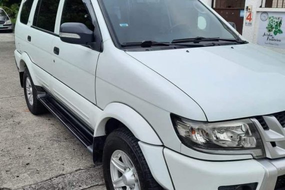 Selling White Isuzu Crosswind 2016 in Manila