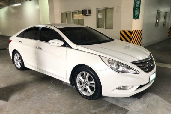 Pearl White Hyundai Sonata 2011 for sale in Quezon