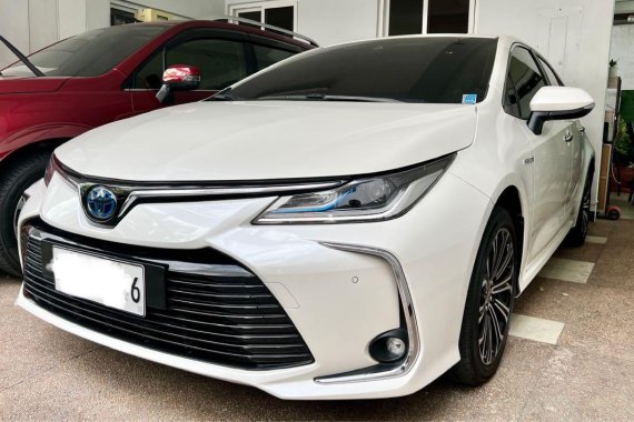 Selling Pearl White Toyota Corolla Altis 2020 in Taguig