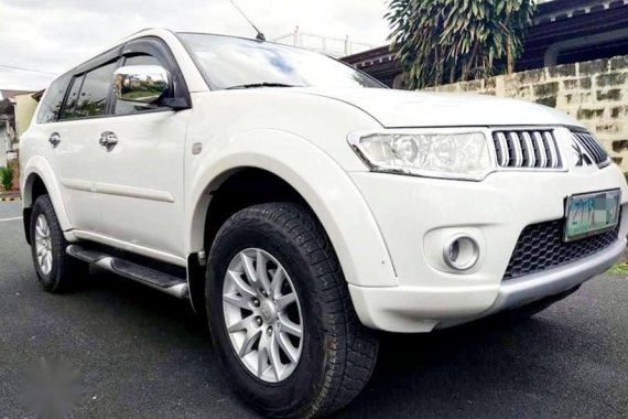 Pearl White Mitsubishi Montero 2009 for sale in Quezon 