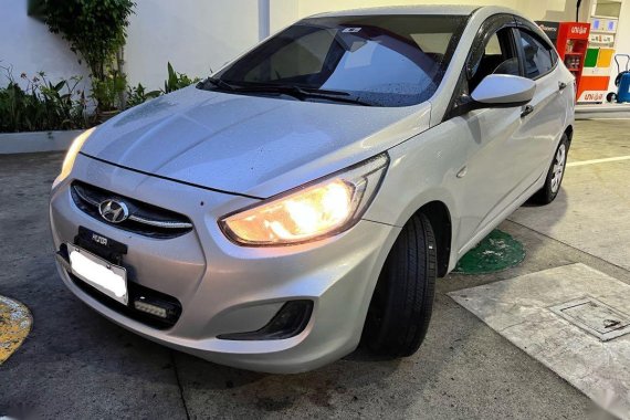 Selling Pearl White Hyundai Accent 2018 in Quezon 