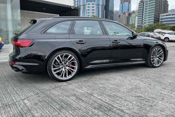 Selling Black Audi RS4 2022 in Pasig