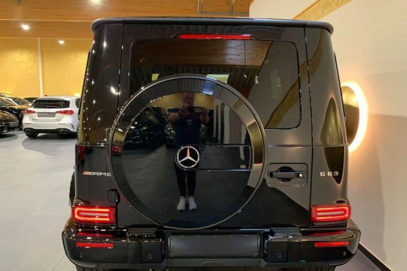 Selling Black Mercedes-Benz G-Class 2022 in Manila