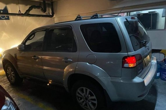 Selling Silver Ford Escape 2009 in Quezon 