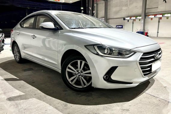 Selling Pearl White Hyundai Elantra 2018 in Quezon 