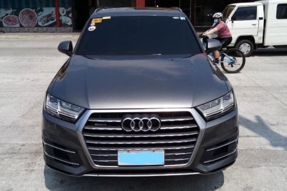 Grey Audi Q7 2018 for sale in Automatic