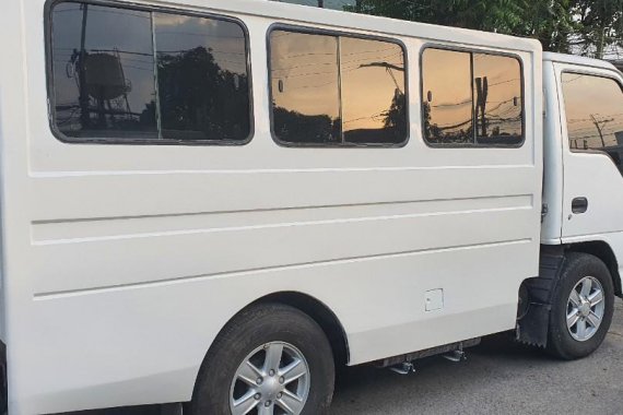 Selling White Isuzu NHR 2013 in Quezon 