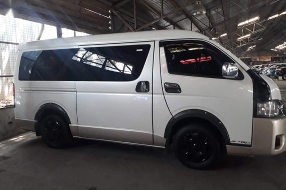 Selling Pearl White Toyota Grandia 2018 in Pasig