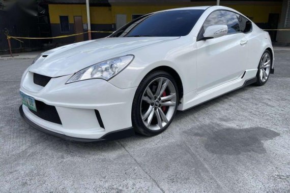 Selling White Hyundai Genesis 2010 in Pasig