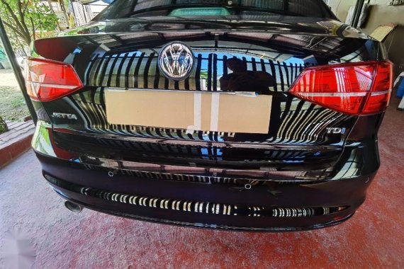 Sell Black 2016 Volkswagen Jetta in Parañaque