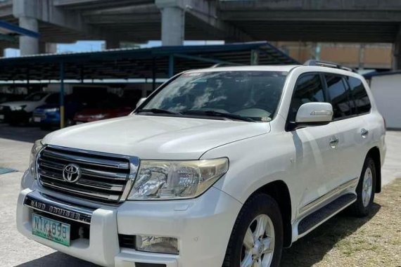 White Toyota Land Cruiser 2010 for sale in Pasay 