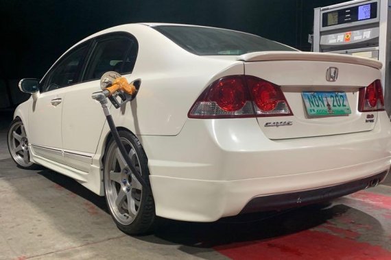 Pearl White Honda Civic 2006 for sale in Automatic