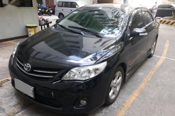 Selling Black Toyota Corolla Altis 2013 in Makati