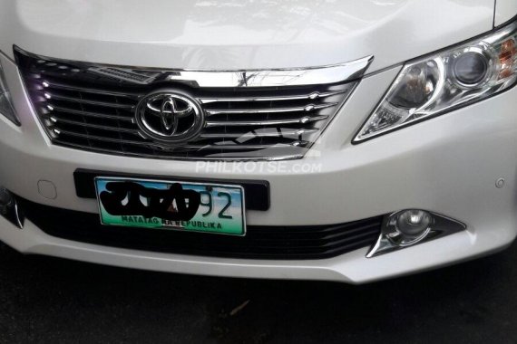 White 2014 Toyota Camry  2.5 V  for sale