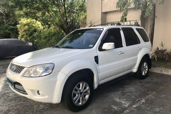 Sell Pearl White 2012 Ford Escape in Muntinlupa
