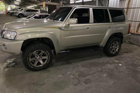 Selling Silver Nissan Patrol 2011 in Pasig