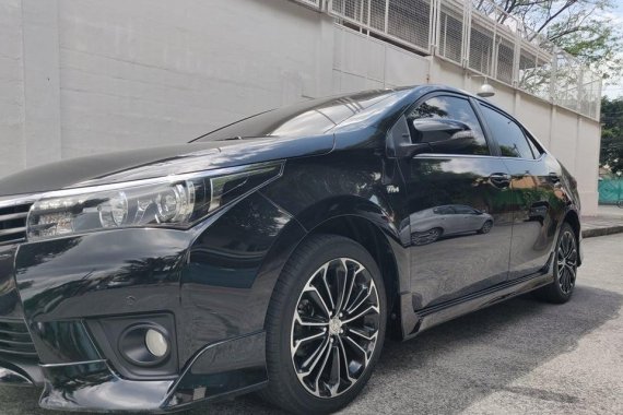 Black Toyota Altis 2016 for sale in Automatic