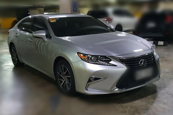 Selling Silver Lexus ES350 2016 in Pasig