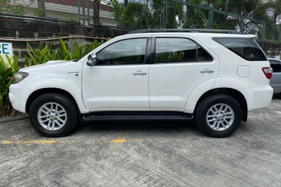 Selling White Toyota Fortuner 2009 in Manila