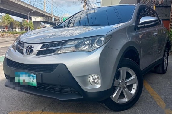 Selling Silver Toyota Rav4 2013 in Manila