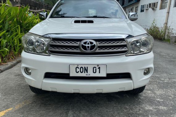 Selling White Toyota Fortuner 2009 in Manila