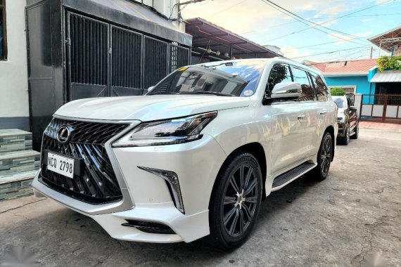 Pearl White Lexus LX 570 2018 for sale in Bacoor