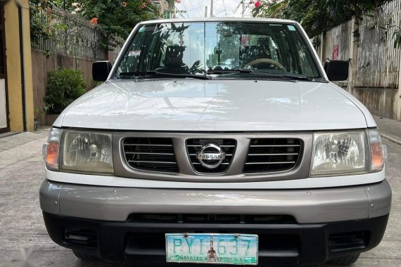 Sell White 2010 Nissan Frontier in Quezon City