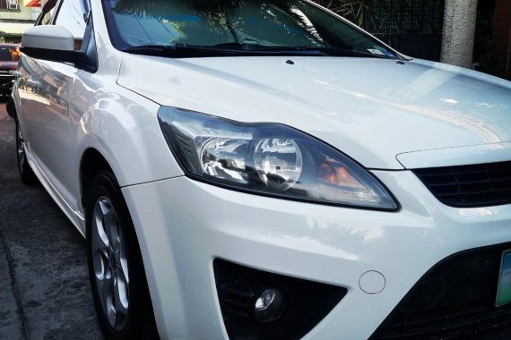 Selling Pearl White Ford Focus 2012 in Santa Rosa