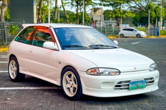 Selling White Mitsubishi Mirage 1993 in Quezon 