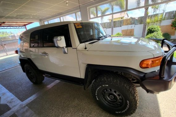 Pearl White Toyota FJ Cruiser 2017 for sale in Manila