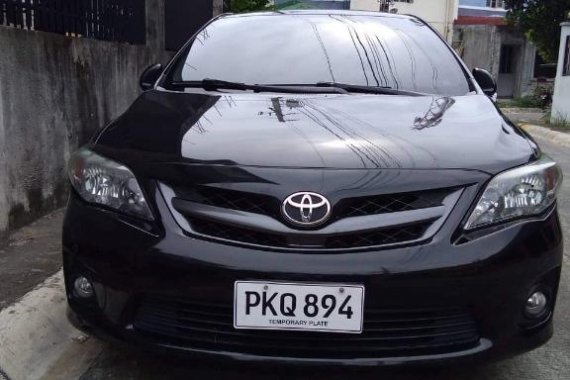 Selling Black Toyota Corolla Altis 2011 in Imus