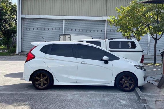 Sell White 2015 Honda Jazz in Bustos