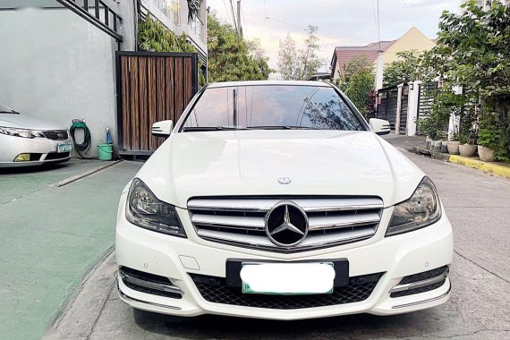 Selling White Mercedes-Benz C200 2012 in Bacoor