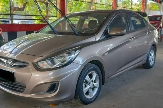 Selling Silver Hyundai Accent 2013 in Quezon 