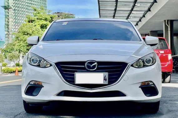 Selling White Mazda 3 2016 in Makati