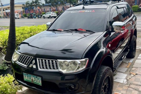 Selling Black Mitsubishi Montero 2010 in Bago