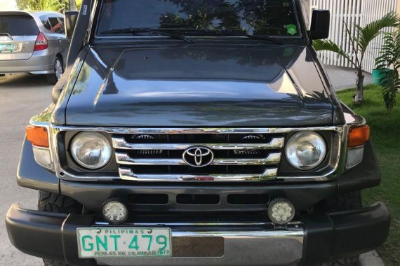 Black Toyota Land Cruiser 2000 for sale in Angeles 